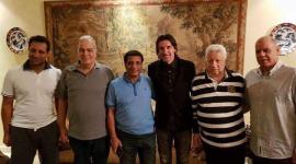 المدير الفني الجديد للزمالك نيبوشا مع مسؤولي النادي