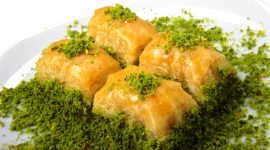 حلوى البقلاوة الشهيرة