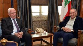 عزام الأحمد (يسار) خلال لقائه نبيه بري