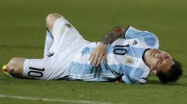 ميسي أصيب بكدمات في الظهر خلال مباراة ودية
