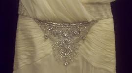 فستان مطرز باللؤلؤ