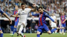 جانب من مباراة كلاسيكو سابقة بين برشلونة وريال مدريد