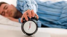 الشباب والكبار ينبغي عليهم النوم من 7 ساعات إلى 9 ساعات يوميا