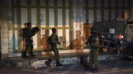 سبب إغلاقها للمحلات هو تشغيلها عمال فلسطينيين دون أن تكون بحوزتهم التصاريح 