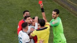 ليونيل ميسي تعرض للطرد أمام تشيلي في مباراة تحديد المركز الثالث بكوبا أميركا