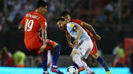 الفيفا عاقب ميسي بالإيقاف 4 مباريات لقيامه بسب حكم أثناء مباراة منتخب بلاده مع تشيلي