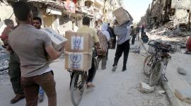 مساعدات تدخل مخيم اليرموك