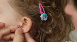 أفضل الطرق لثقب أذن البنات من أجل الأقراط