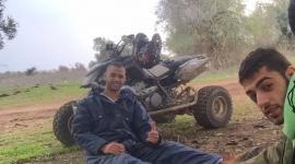 الجندي القتيل (يمين)