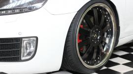 انفجار الاطار المفاجئ بسبب عدم اتباع الإرشادات الخاصة بأمن وسلامة الإطارات