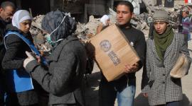 تقديم المساعدات لمخيم اليرموك (الارشيف)