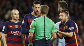الحكم هيرنانديز..لم يلتفت لاعتراض لاعبي برشلونة