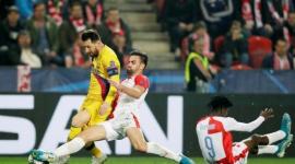 ميسي خلال لقاء سلافيا براج