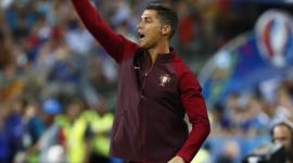 رونالدو قام بتوجيه الإرشادات للاعبي المنتخب البرتغالي خلال الشوطين الإضافيين لنهائي اليورو
