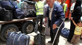 تقرير انساني مؤثر عن العائدين عبر معبر رفح البري والعالقين الذين لم يتمكنوا من المغادرة