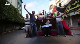 فتاة بغزة تحتفل بتخرجها على جرافة والدها