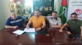 بشير الطل يوقع عقود تدريب شباب الخليل