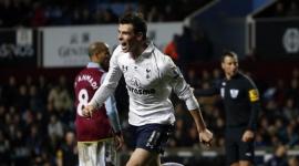 بيل بقميص توتنهام