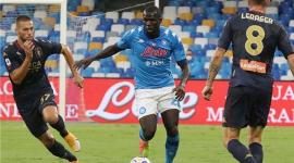 جانب من مباراة جنوى ونابولي في الدوري الإيطالي