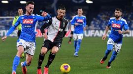 جانب من مباراة سابقة بين يوفنتوس ونابولي