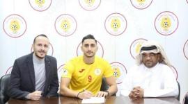 جانب من التوقيع