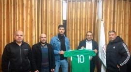 بلح يرفع قميص الصداقة