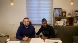 جانب من توقيع ترابين