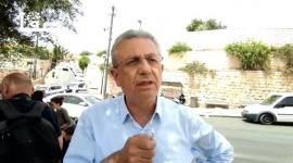 الأمين العام لحركة المبادرة الوطنية مصطفى البرغوثي يتحدث لصفا من أمام باب الأسباط في مدينة القدس المحتلة