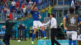 فرحة بسينا بهدف إيطاليا