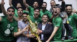 الصداقة متوجاً بالكأس