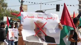 "ارحل ارحل يا عباس" هتاف المشاركين في وقفة على ميدان المنارة برام الله