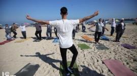 📹 فيديو صفا| ضباط إسعاف يمارسون "اليوغا" على بحر غزة لتفريغ آثار العدوان النفسية