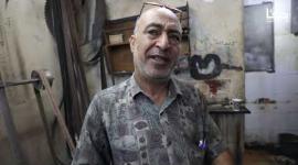 قبيل عيد الأضحى.. مهنة "شحذ السكاكين" تستعيد بريقها في غزة