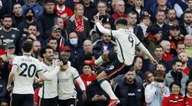 فرحة صلاح مع فريق ليفربول خلال مباراة مانشستر يونايتد