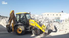 قوات الاحتلال تهدم بناية سكنية في قرية العيسوية