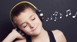 تعرف على مخاطر استخدام سماعات الاذن بشكل يومي