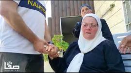 لحظات مؤثرة من وداع المواطن مراد العباسي لعائلته بعد قرار إبعاده عن القدس للضفة الغربية‏