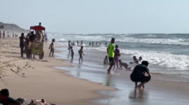 السبعينى حامد أبو نحل.. منقذ بهمة الشباب على شاطئ بحر غزة