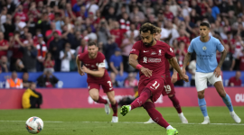 صلاح فاز مع ليفربول بلقب الدرع الخيرية الإنجليزية