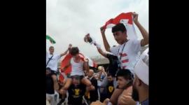 أبو ضاهر محمولاً على الأكتاف