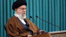 من هو علي خامنئي ؟  السيرة الذاتية