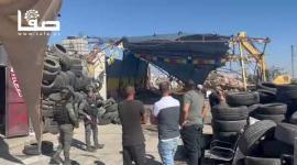 الاحتلال يهدم منشآت تجارية في بلدة عناتا شمال شرق القدس المحتلة