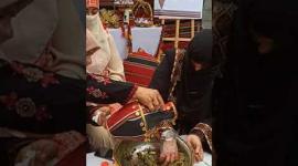 فلسطينية وُلدت بالأردن تحيي التراث بحناء وثوب