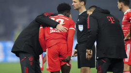 ألفونسو ديفيز مصابًا