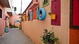 الحارة الملونة في غزة تتزين لاستقبال رمضان