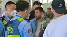 بالفيديو .. احتجاز ميسي في مطار الصين
