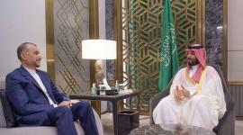 محمد بن سلمان ولي العهد السعودي مع حسين أمير عبداللهيان وزير الخارجية الإيراني