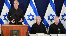 من اليمين : جالانت نتنياهو وغانتس