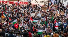 أنصار فلسطين يجتمعون في جامعة هارفارد لإظهار دعمهم للفلسطينيين في غزة في تجمع حاشد في كامبريدج، ماساتشوستس، في 14 أكتوبر 2023.مظاهرة في جامعة هارفارد المرموقة تضامنًا مع غزة. 14 أكتوبر 2023. GETTY IMAGES