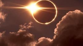 كيف تحافظ على سلامتك خلال كسوف الشمس 2025 - النصائح الكاملة